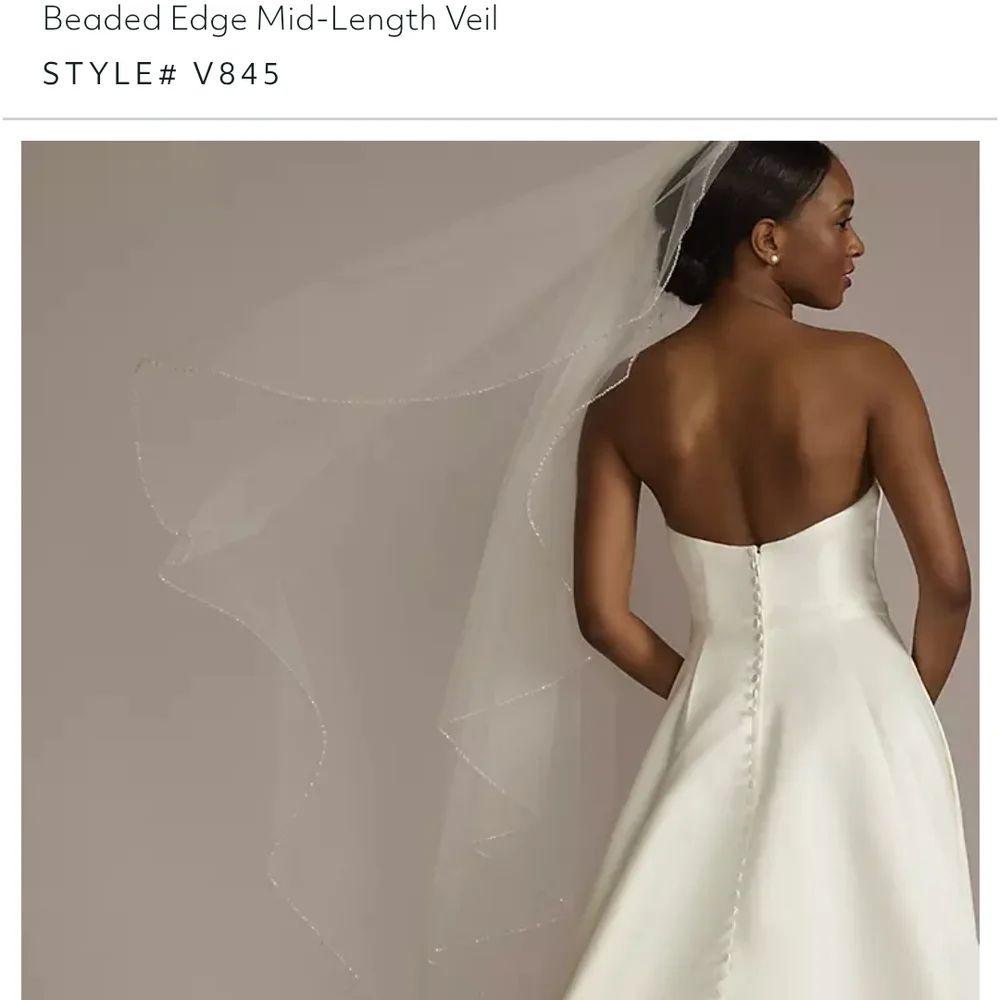 David's Bridal Ivory Beaded Edge Mid-Length Veil - Picture 2 of 7